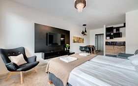 Live & Travel Old Town Apartments